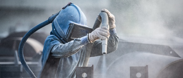 Sandstrahlteil in der Kammer