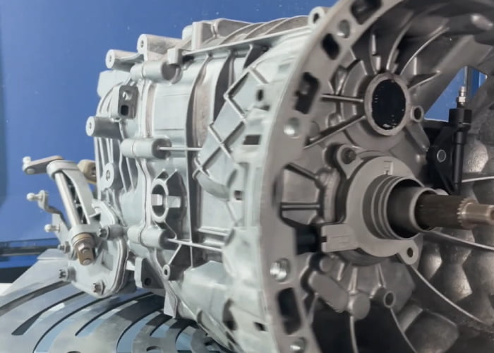 Motor von Schmutz befreien mit Aquablast